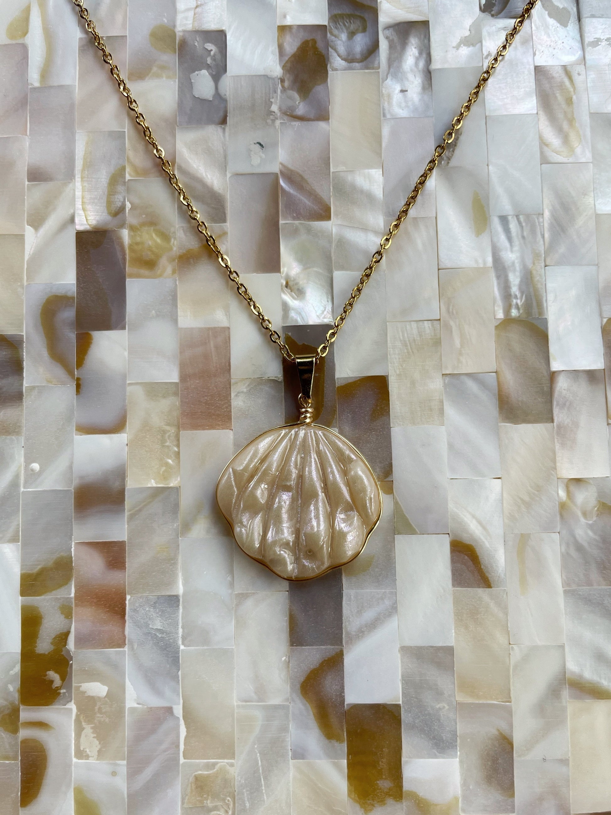 Handmade Polymer clay pendant from Josefina collection, Natal.
Chain is gold plated. 40 or 45 cm. 