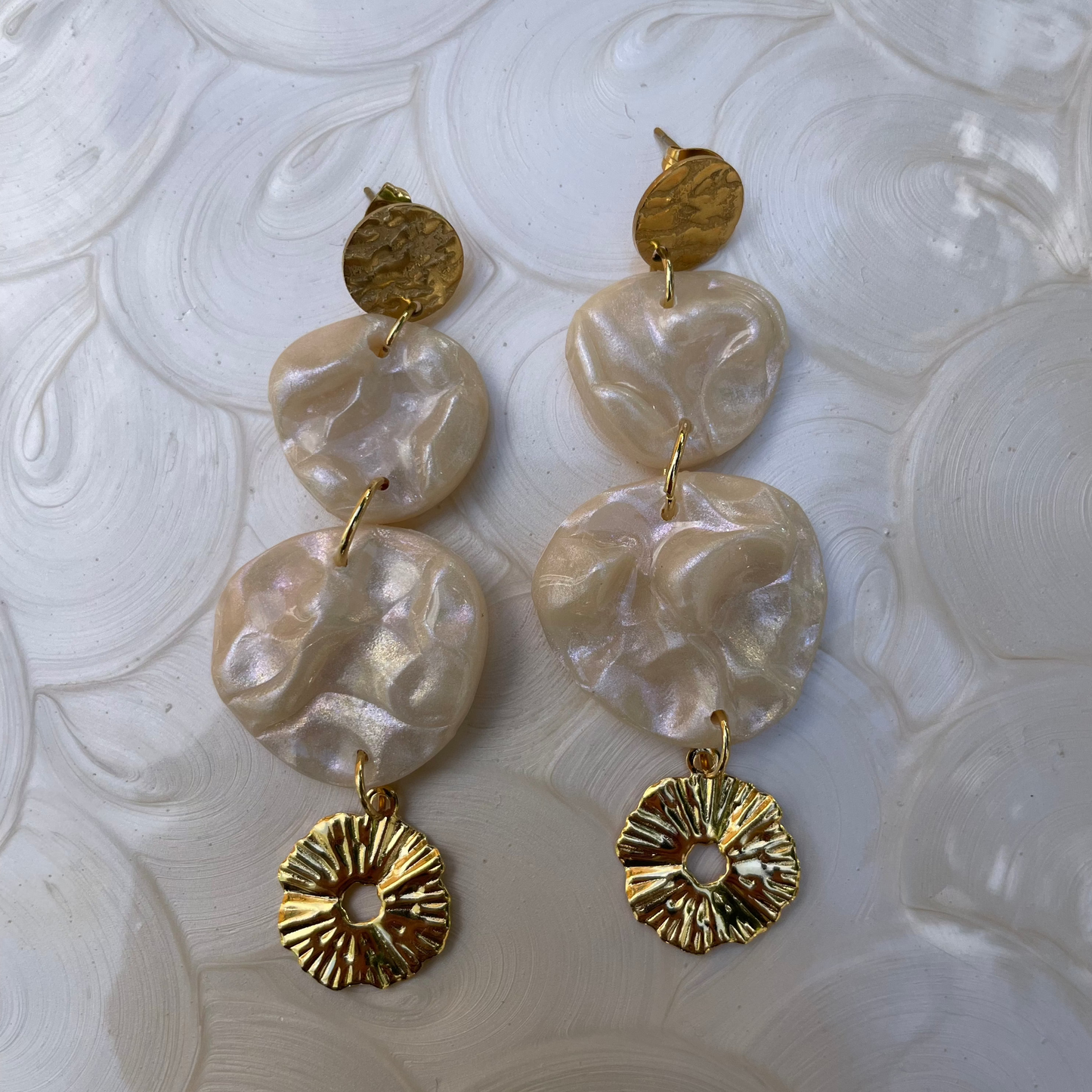 Josefina collection, handmade polymer clay earrings, gold plated. 
Lightweight