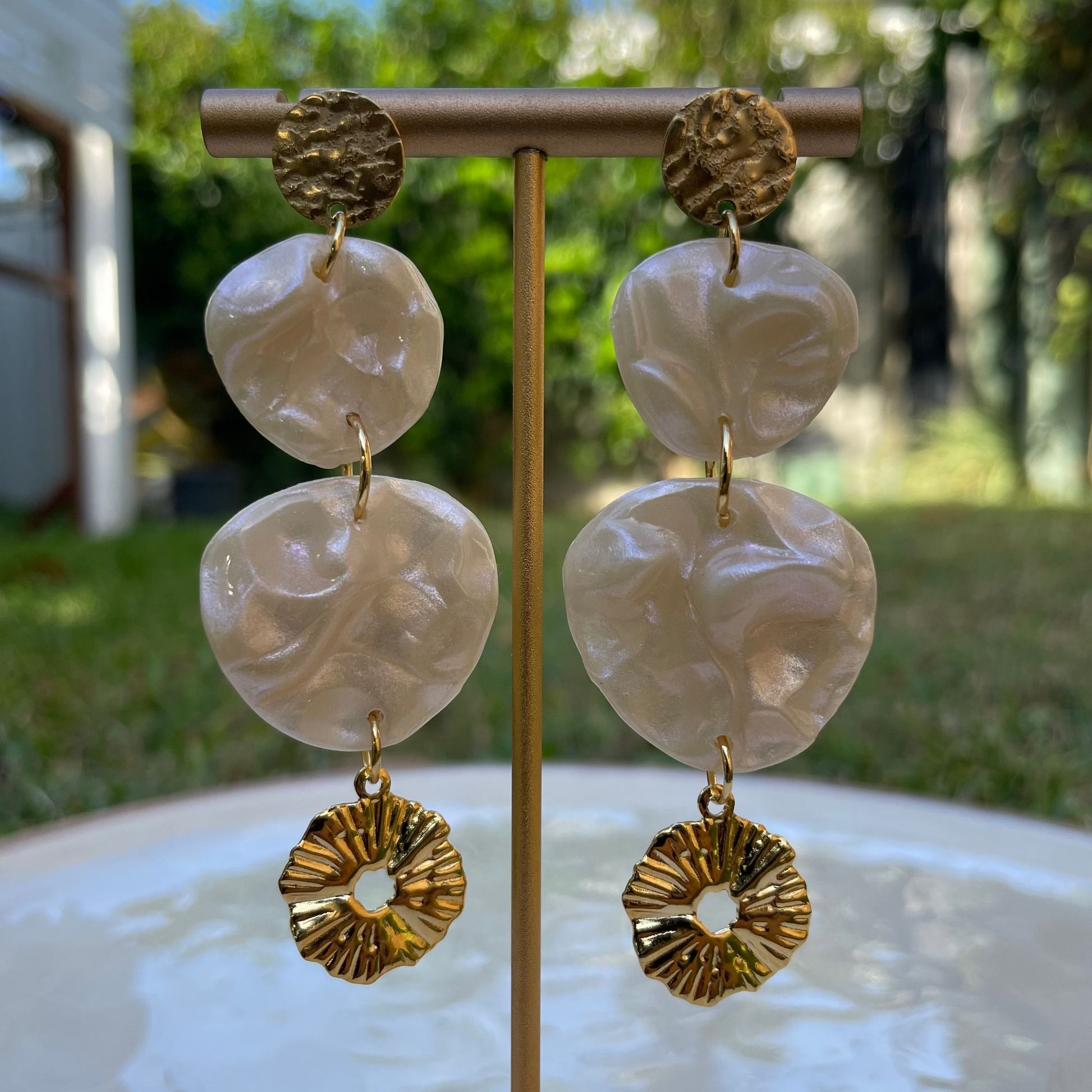 Josefina collection, handmade polymer clay earrings, gold plated. 
Lightweight